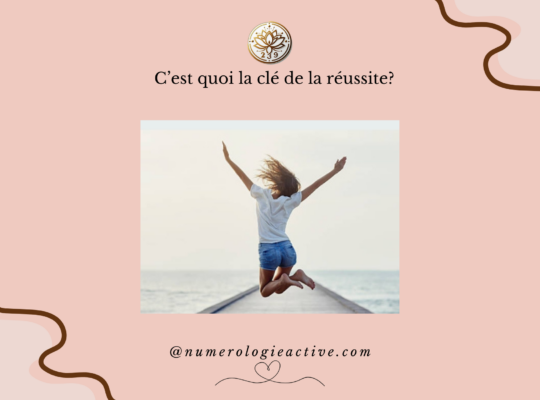 Femme qui sautent, mer à l'horizon!