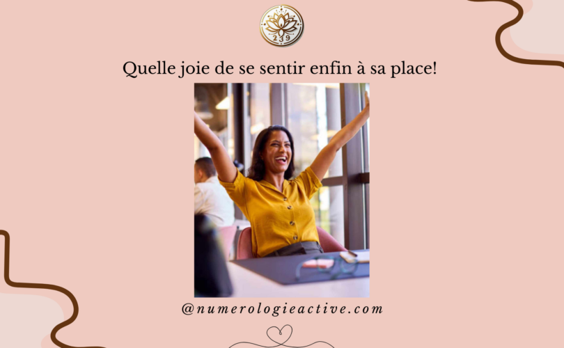 Femme heureuse au bureau
